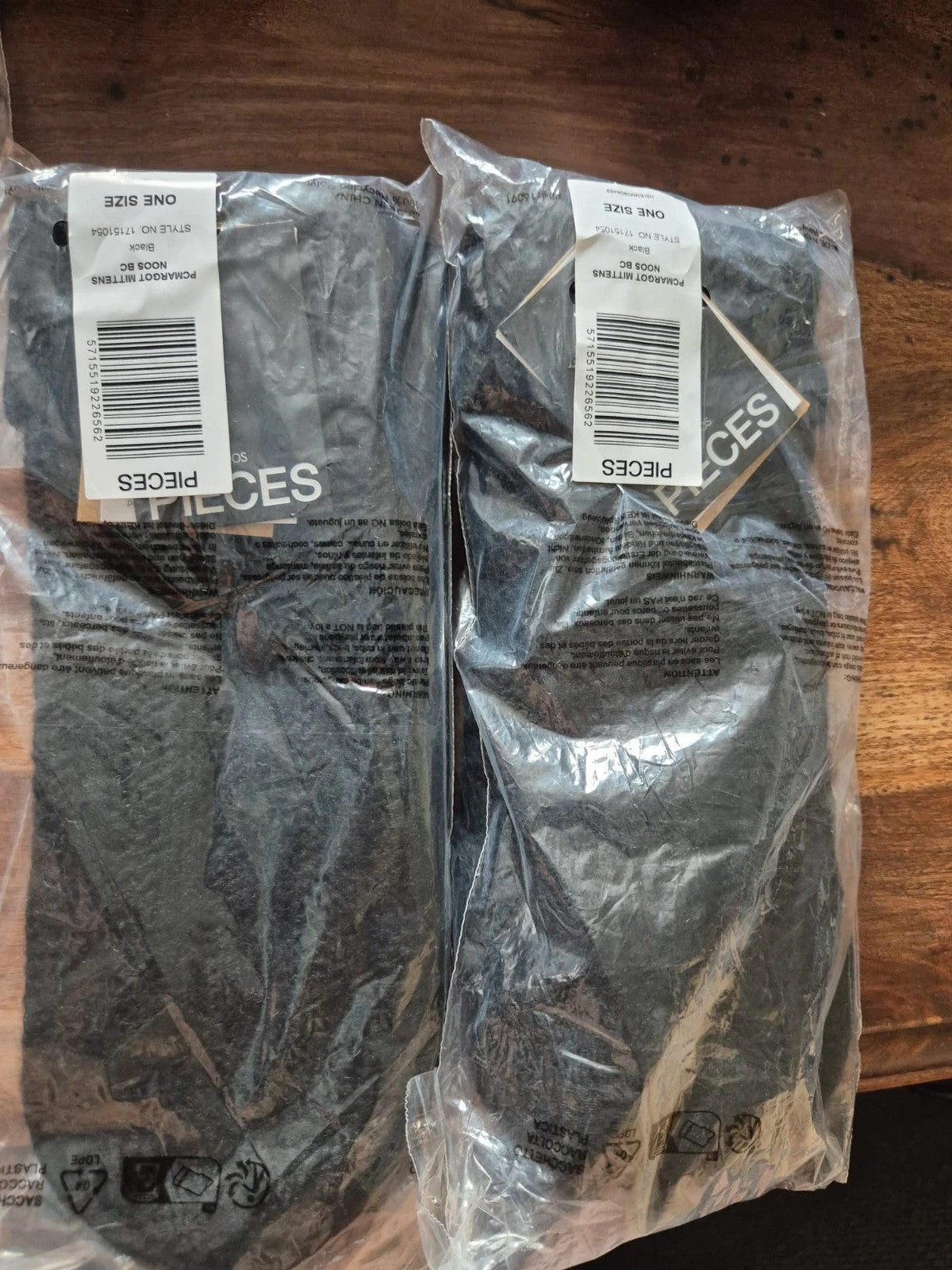 Noos-Noos black gloves pack of 2, brand new in packaging.