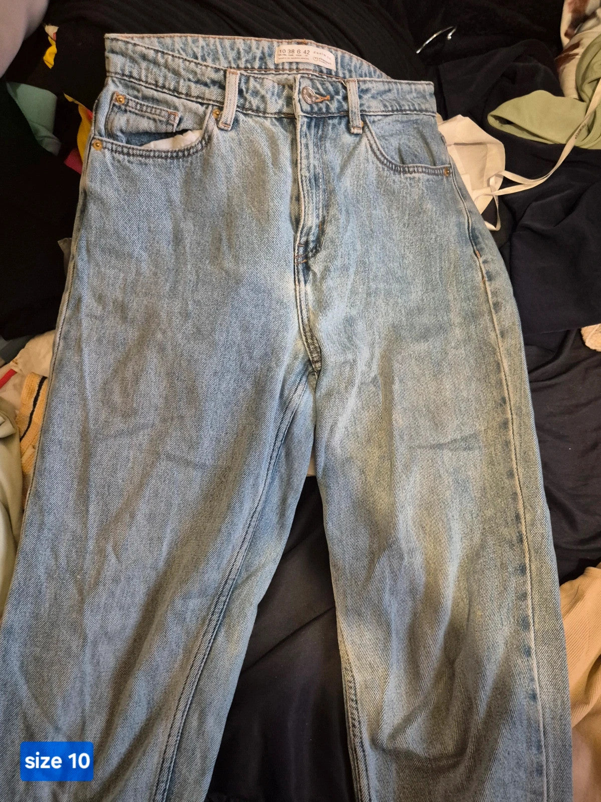 Denim & Co. blue straight jeans, like new, no marks, classic denim material.