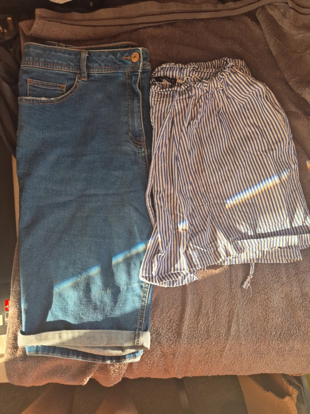 Zara blue and white women's shorts, denim material, size L, casual style.