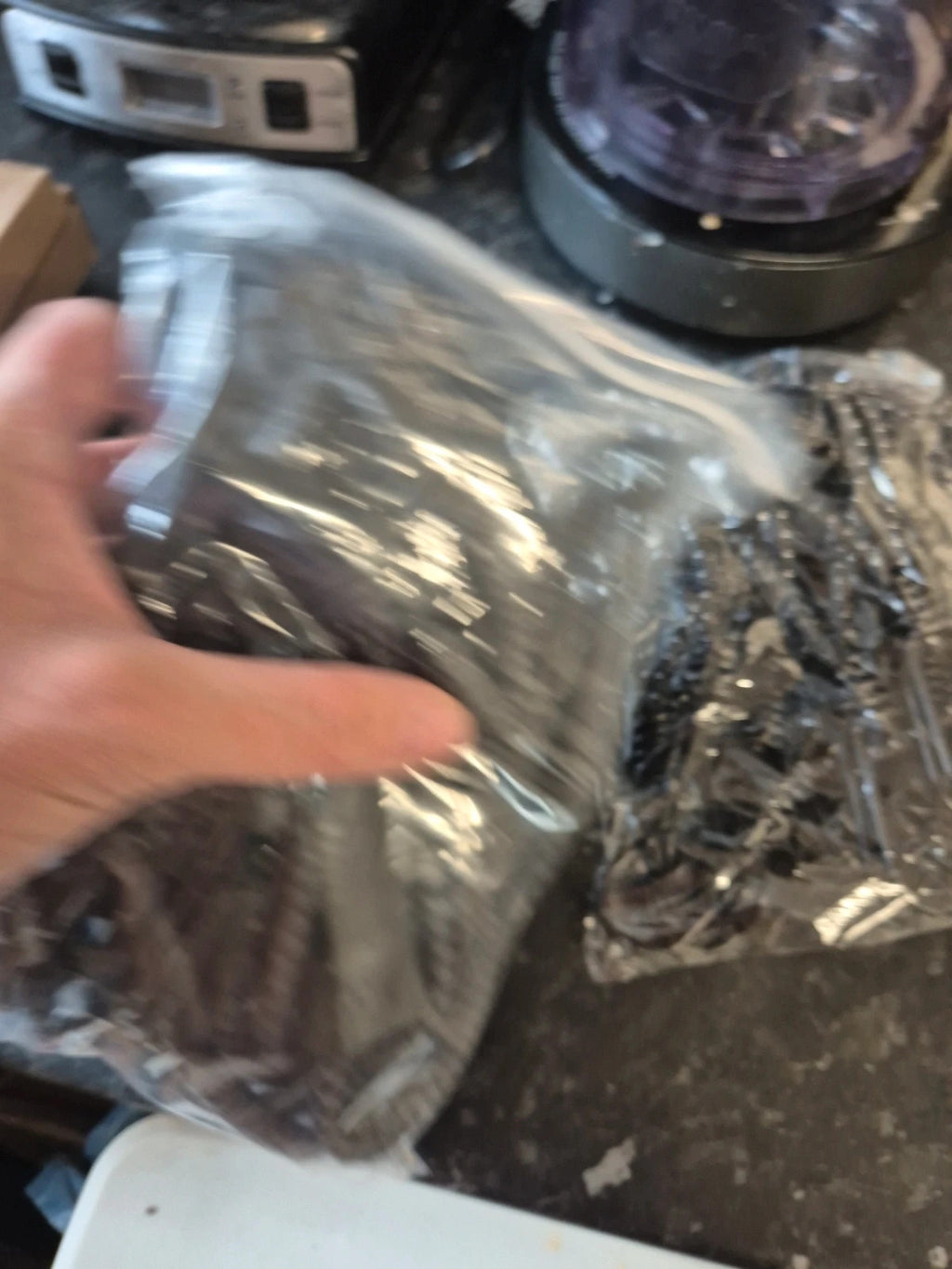 Accessories black washers bungee straps for bags, durable and versatile design.