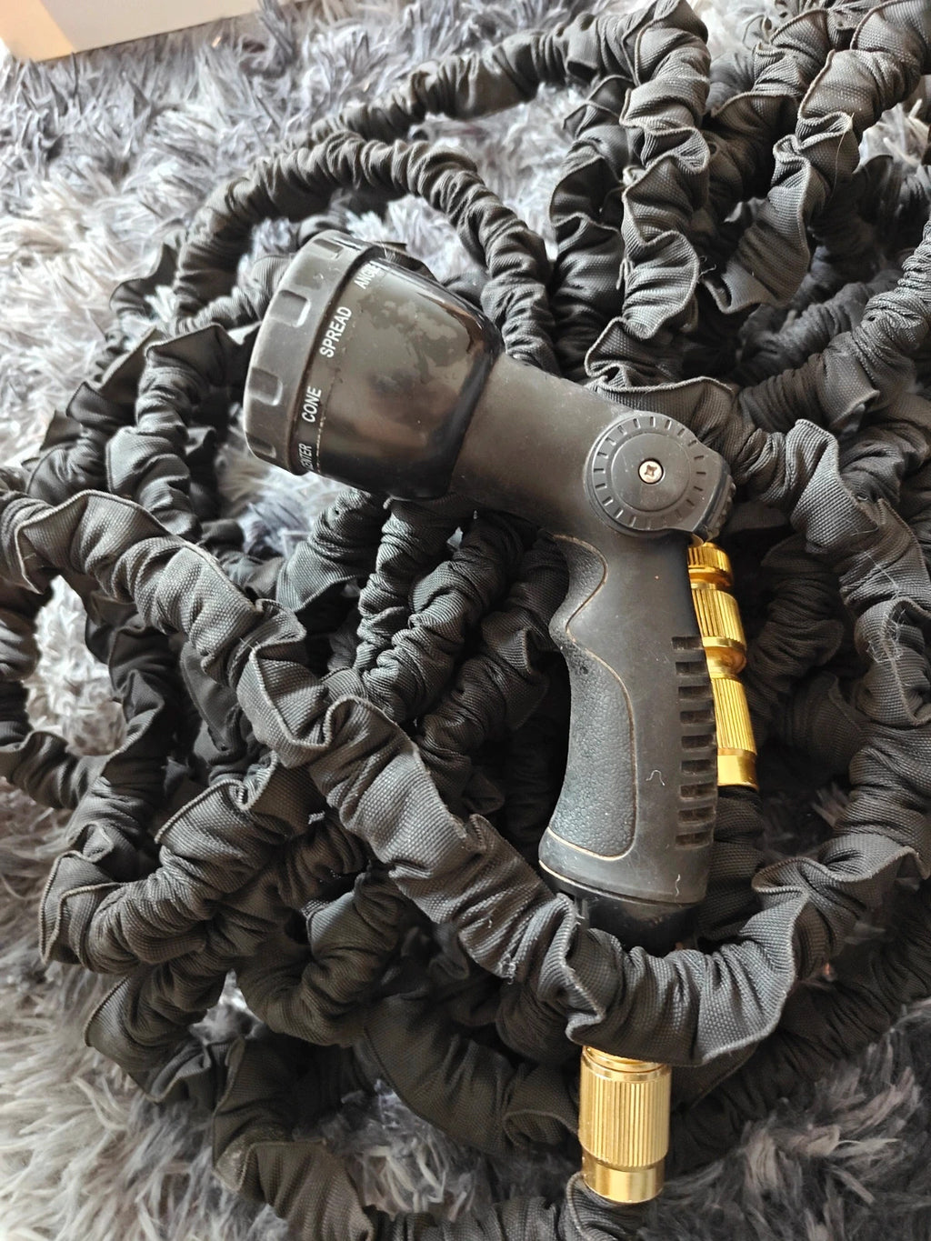 GARDEN black expandable garden hose 100ft kink-free with 10 function settings.