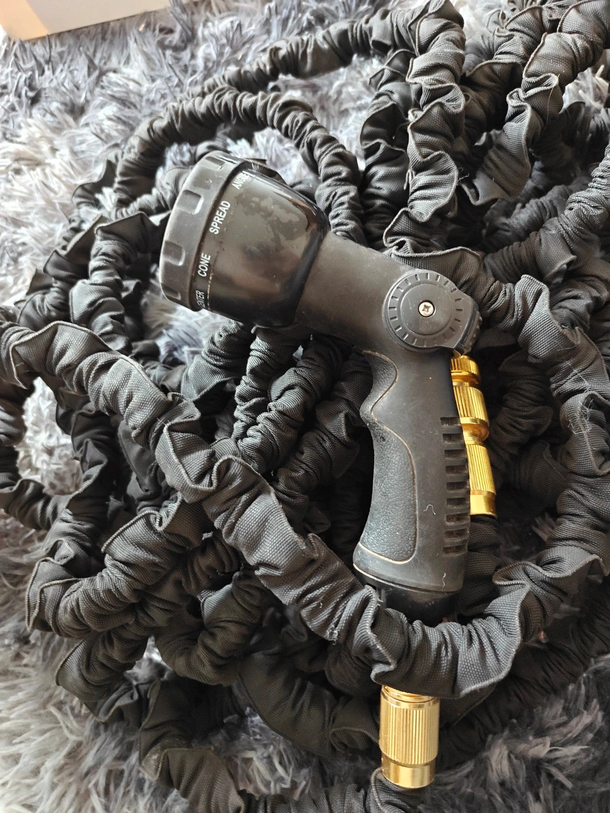 GARDEN black expandable garden hose 100ft kink-free with 10 function settings.