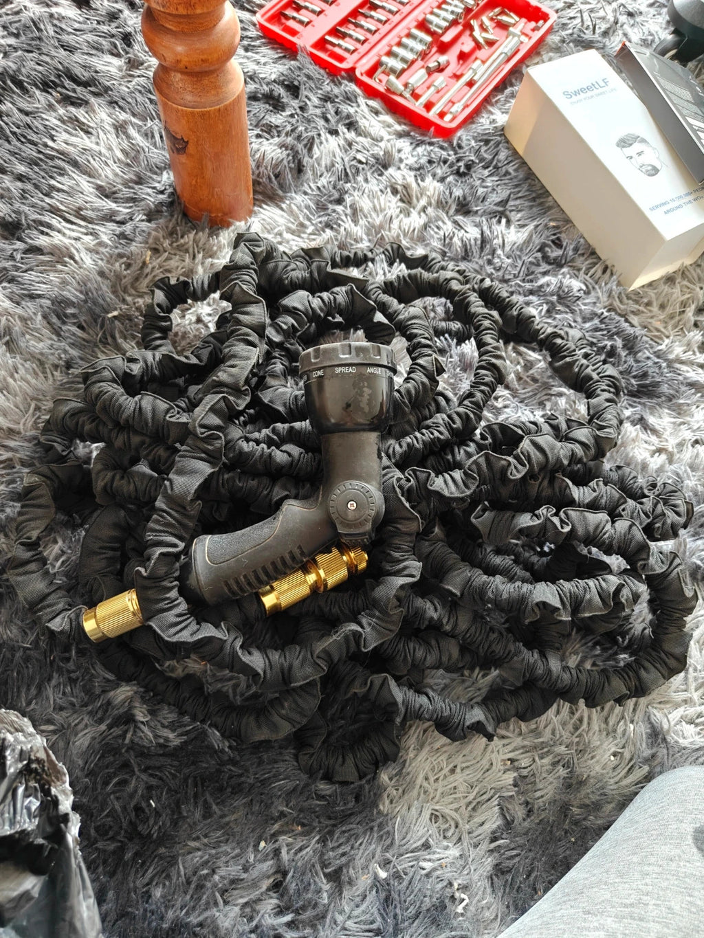 GARDEN black expandable garden hose 100ft kink-free with 10 function settings.